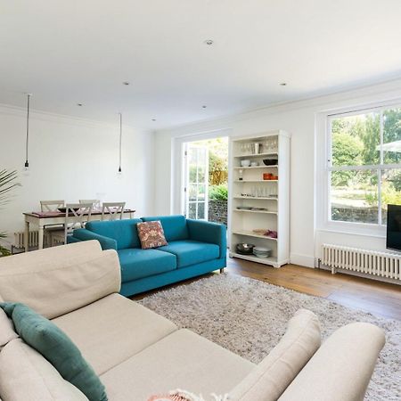 Fantastic 3 Bedroom Flat West Hampstead Лондон Екстериор снимка