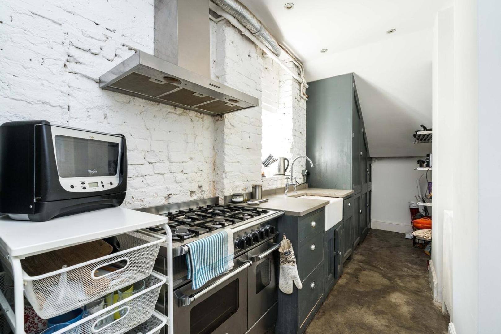Fantastic 3 Bedroom Flat West Hampstead Лондон Екстериор снимка