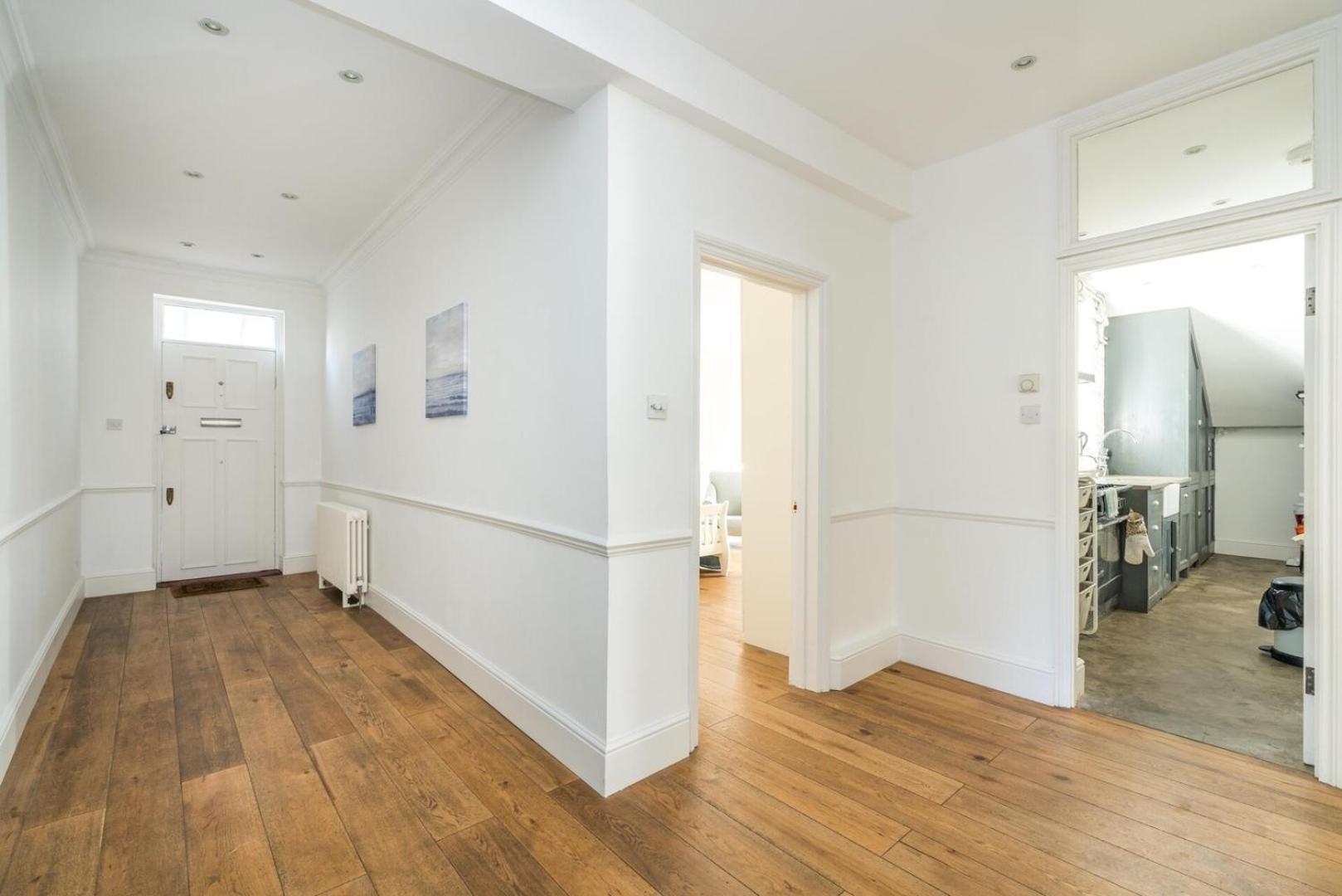 Fantastic 3 Bedroom Flat West Hampstead Лондон Екстериор снимка