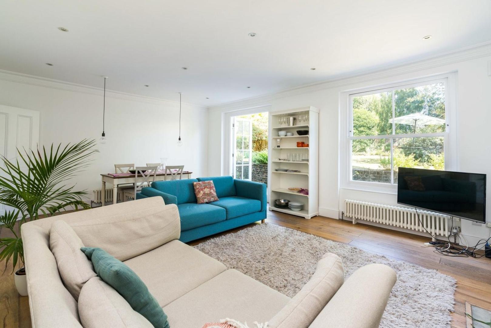 Fantastic 3 Bedroom Flat West Hampstead Лондон Екстериор снимка